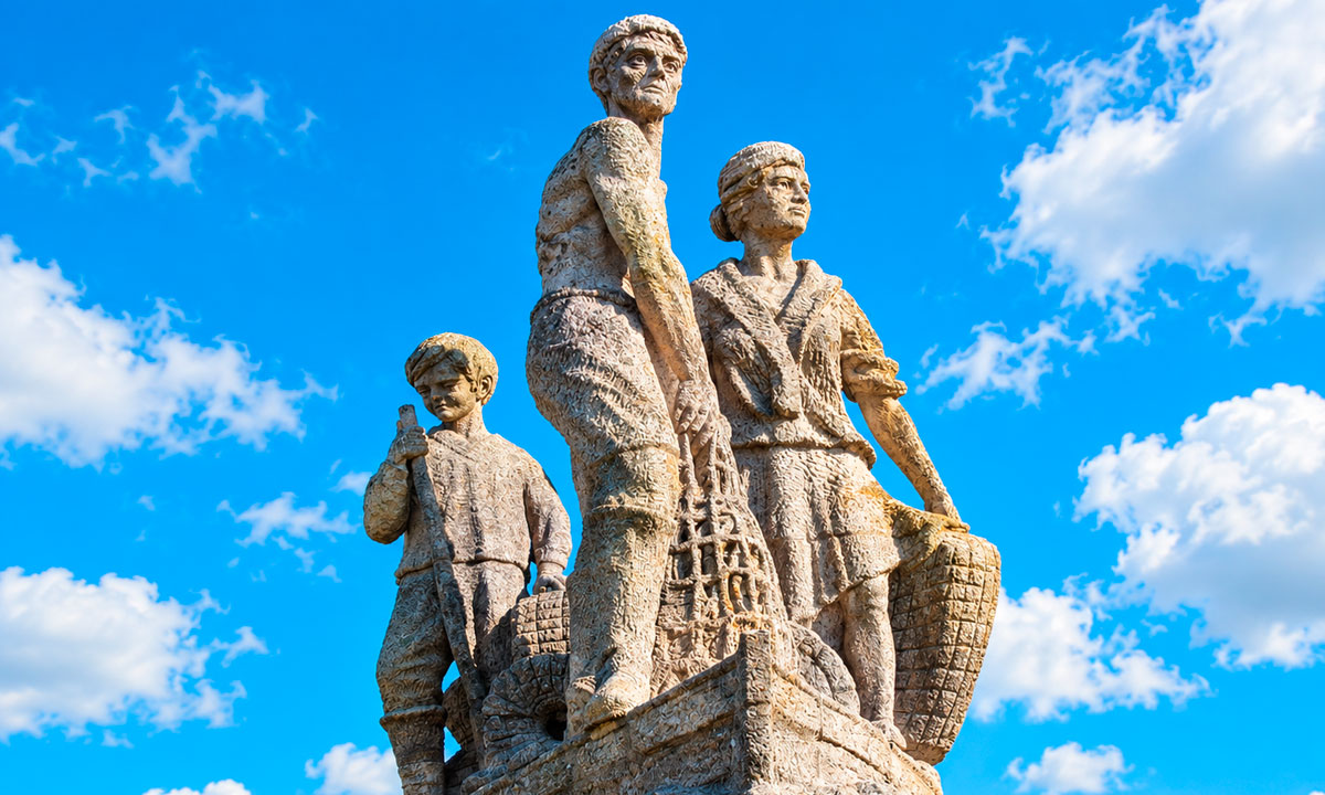 Estatua a la familia pescadora. Detalle